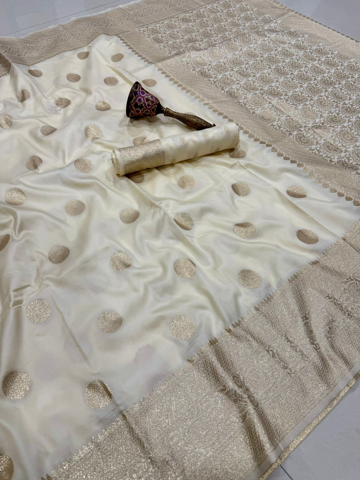 Beautiful Banarasi Gold Zari  Design & Weaving Pallu Border Saree