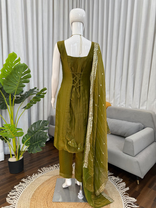 Elegant Ethnic Wear Fendy Silk Thread & Sequence Work Suit