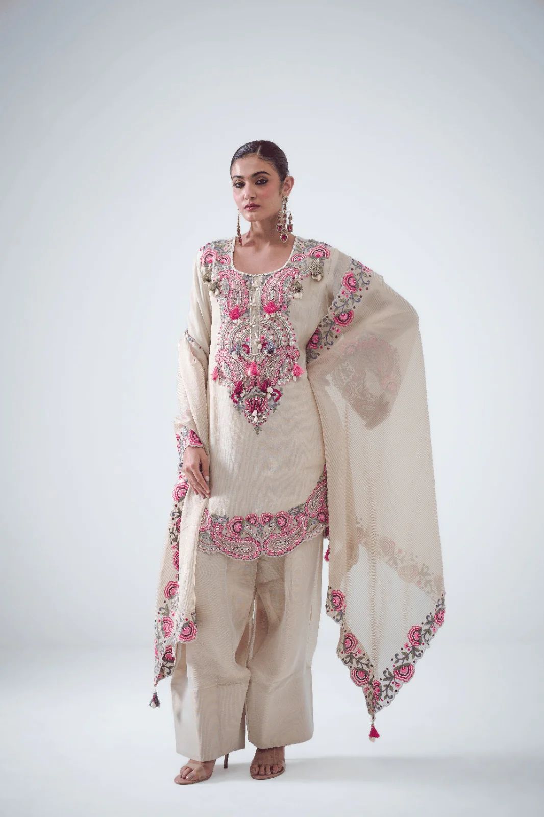 Stylish Beautiful White Georgette Embroidery Thread Work Suit