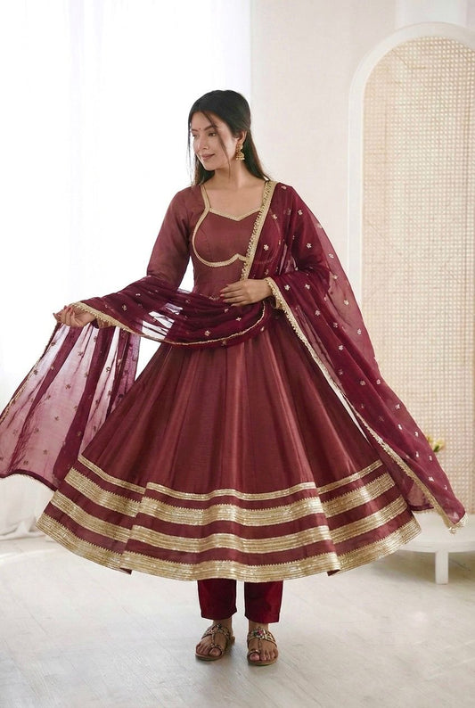Beautiful Cosmos Gold Elegant Heavy Lace Work Designer Anarkali