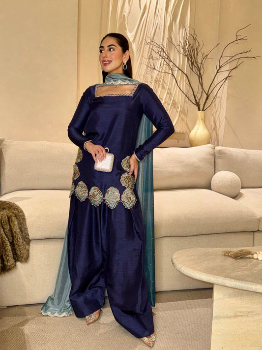 Beautiful Natural crep Thread Sequence Work Suit